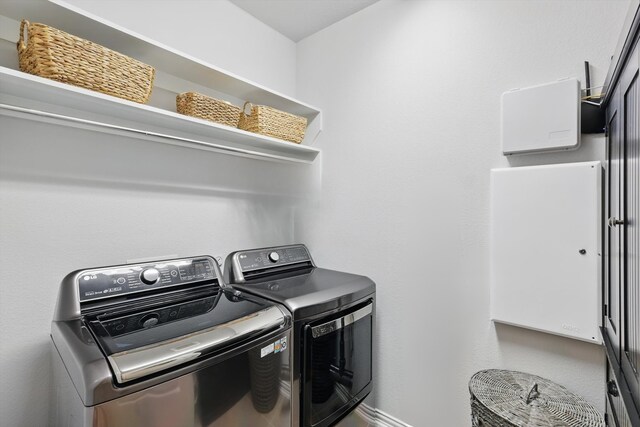 laundry room with laundry area and washing machine and dryer