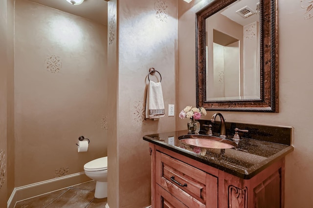 bathroom featuring tile patterned flooring, visible vents, toilet, vanity, and baseboards