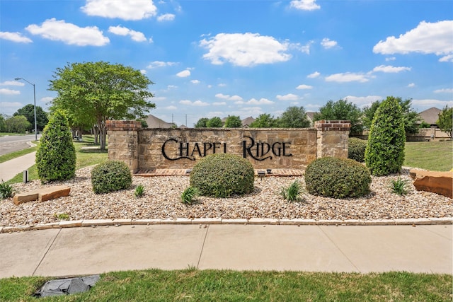 view of community / neighborhood sign