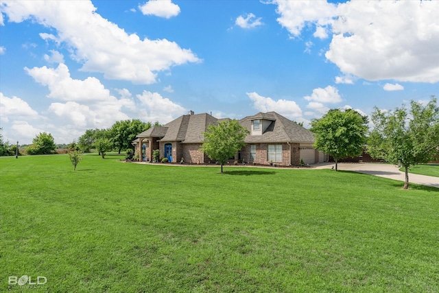 view of front of home featuring brick siding, roof with shingles, a front yard, and concrete driveway
