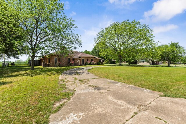 1502 Hinchliffe Rd, Mexia, TX 76667 - single story home with brick siding and a front yard