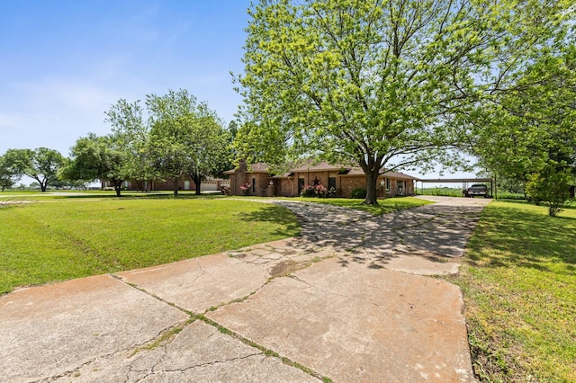 1502 Hinchliffe Rd, Mexia, TX 76667 - view of front facade with a front lawn and driveway