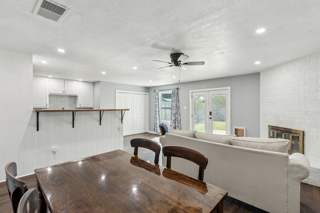 609 Admiralty Way, Fort Worth, TX 76108 - dining room with dark wood finished floors, visible vents, a textured ceiling, and ceiling fan