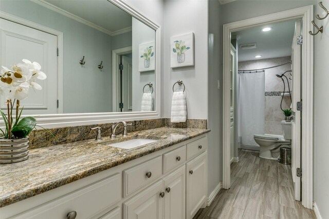 bathroom featuring crown molding, toilet, a shower with shower curtain, and vanity