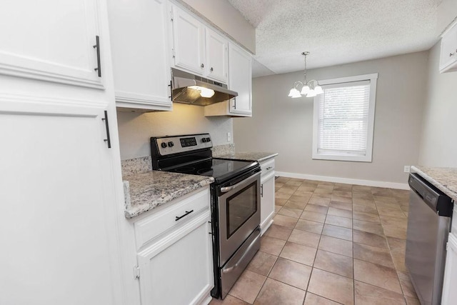 kitchen featuring stainless steel appliances, a textured ceiling, an inviting chandelier, white cabinetry, and under cabinet range hood