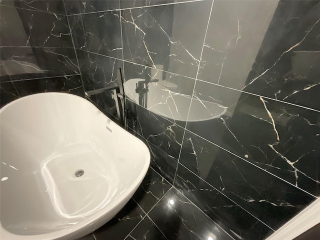 818 Rd 5607, Cleveland, TX 77327 - details featuring a soaking tub and a sink