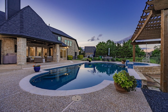 147 Stoneleigh Dr, Heath, TX 75032 - view of pool with an outdoor hangout area, a patio area, a pool with connected hot tub, and a pergola