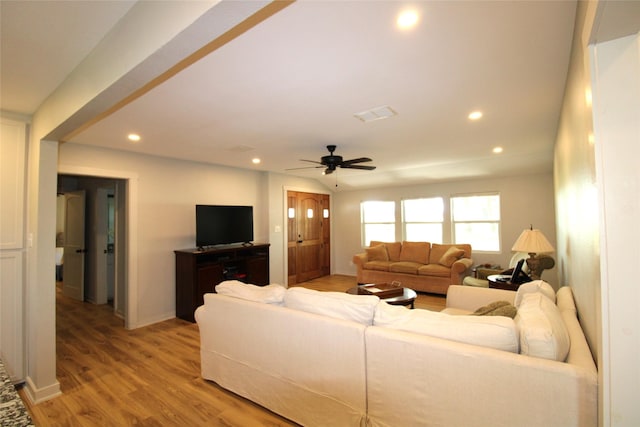 living room featuring light wood-type flooring, baseboards, visible vents, recessed lighting, and a ceiling fan