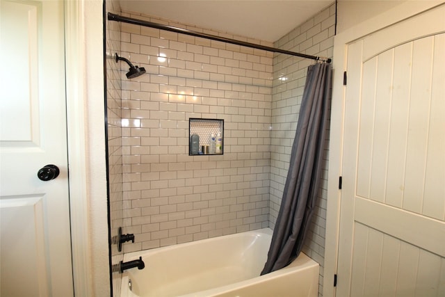 full bathroom featuring shower / tub combo with curtain
