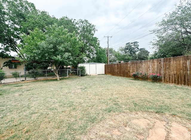 view of yard featuring a fenced backyard, an outdoor structure, and a storage shed