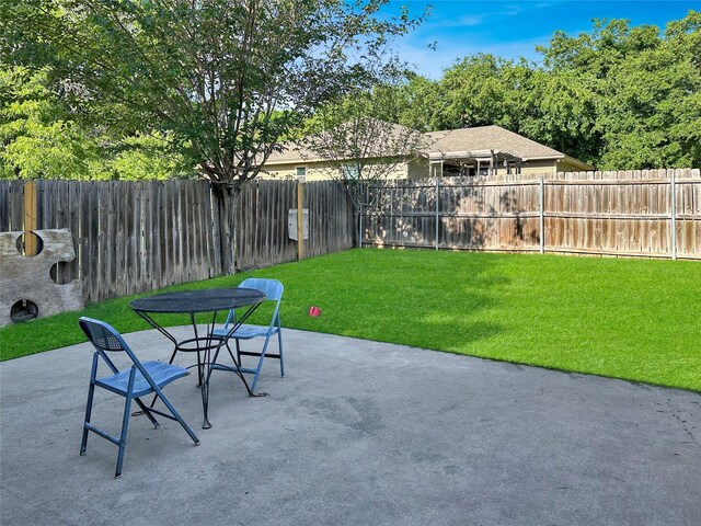 1114 N Elm St, Weatherford, TX 76086 - view of patio / terrace with outdoor dining area