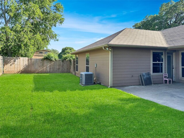 1114 N Elm St, Weatherford, TX 76086 - view of side of home featuring a patio, cooling unit, and roof with shingles