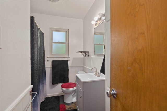 807-809 Sun Valley Dr, Denton, TX 76209 - full bathroom featuring toilet, vanity, and a shower with curtain
