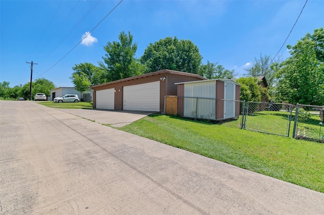 807-809 Sun Valley Dr, Denton, TX 76209 - detached garage featuring fence and a gate