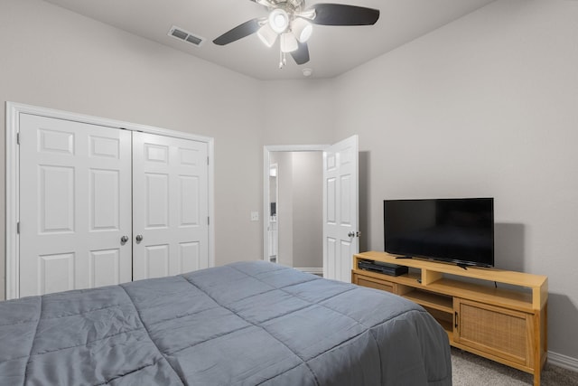 bedroom with visible vents, a ceiling fan, a closet, baseboards, and carpet flooring
