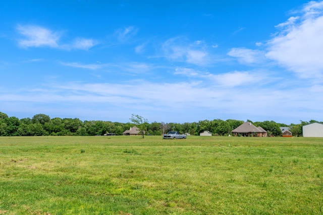 view of yard featuring a rural view