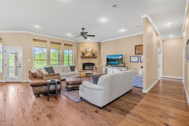 living area featuring baseboards, wood finished floors, and visible vents