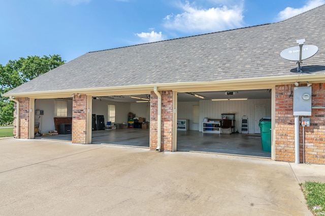 327 Saddle Club Rd, Weatherford, TX 76088 - garage featuring concrete driveway