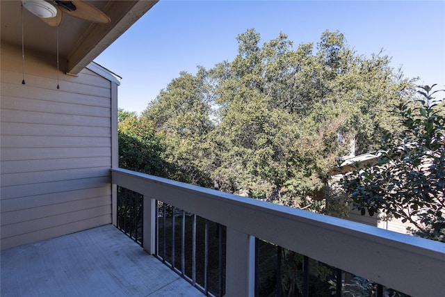 balcony featuring ceiling fan