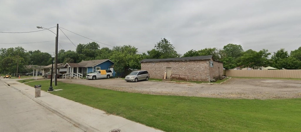 555 Ezekial Ave, Dallas, TX 75217 - exterior space with fence