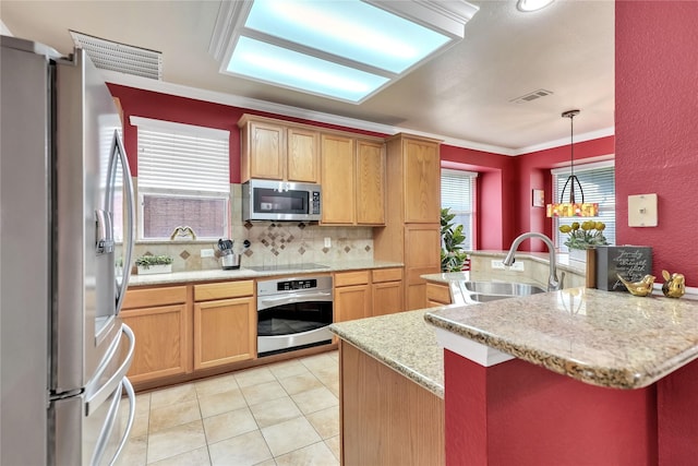 kitchen featuring crown molding, a sink, stainless steel appliances, decorative backsplash, and visible vents