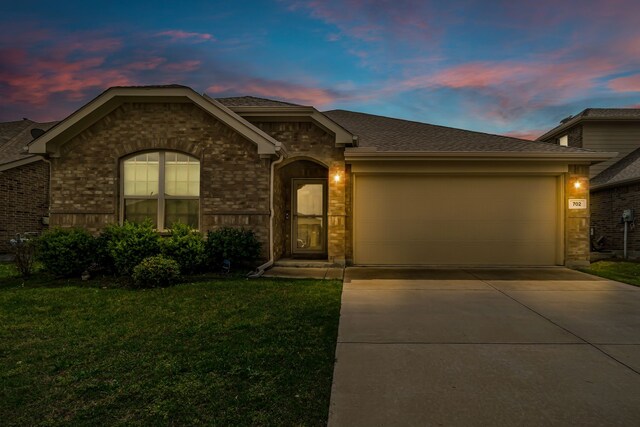 702 Grassland Way, Arlington, TX 76002 - living room featuring vaulted ceiling, ceiling fan, wood finished floors, and plenty of natural light