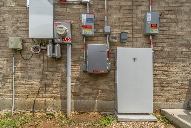 702 Grassland Way, Arlington, TX 76002 - utility room featuring electric meter