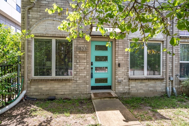 1823 S Ervay St, Dallas, TX 75215 - entrance to property with brick siding