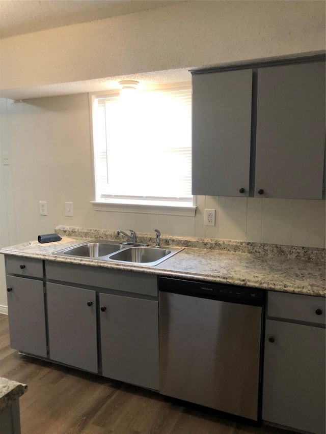 414 Brookview Dr, Desoto, TX 75115 - kitchen with gray cabinetry, dishwasher, wood finished floors, and a sink