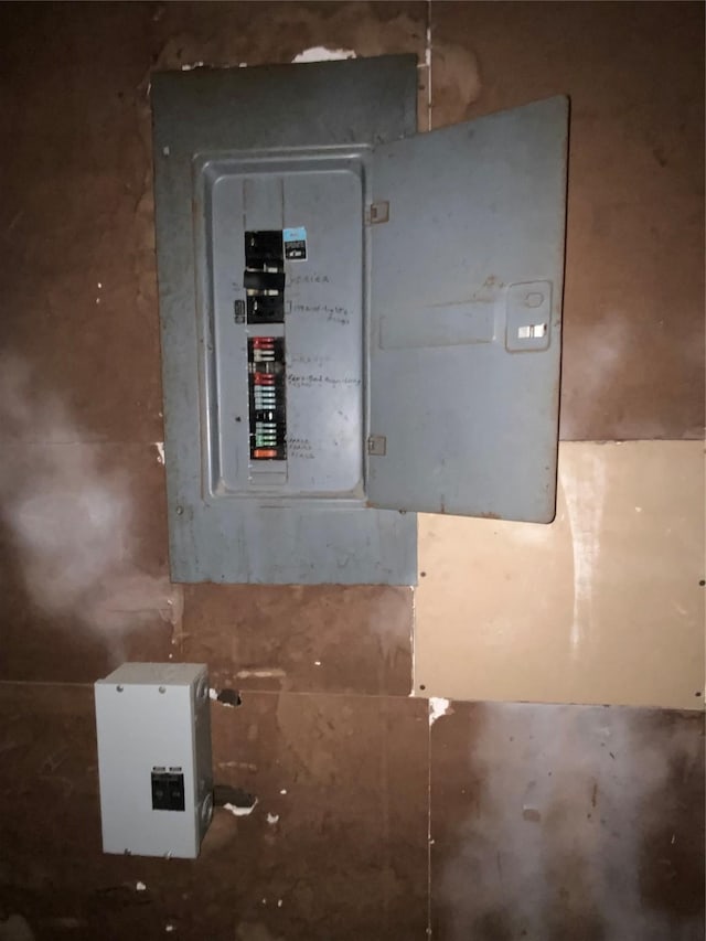 414 Brookview Dr, Desoto, TX 75115 - utility room featuring electric panel