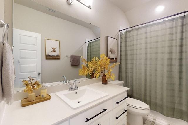 full bath featuring toilet, visible vents, curtained shower, and vanity