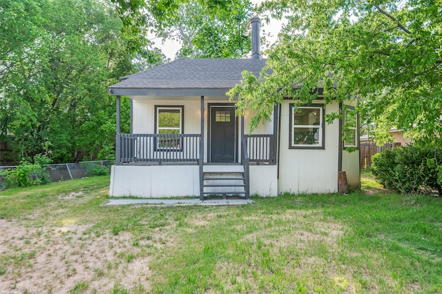 604 N E St, Arlington, TX 76011 - bungalow-style house with a porch, a shingled roof, fence, and a front yard