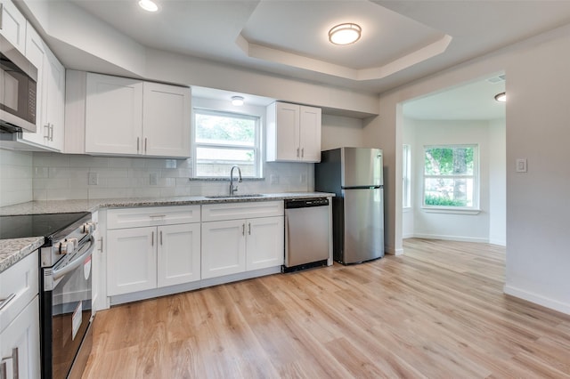 604 N E St, Arlington, TX 76011 - kitchen featuring plenty of natural light, baseboards, stainless steel appliances, and a sink