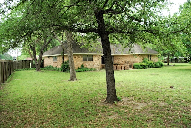 view of yard featuring a fenced backyard