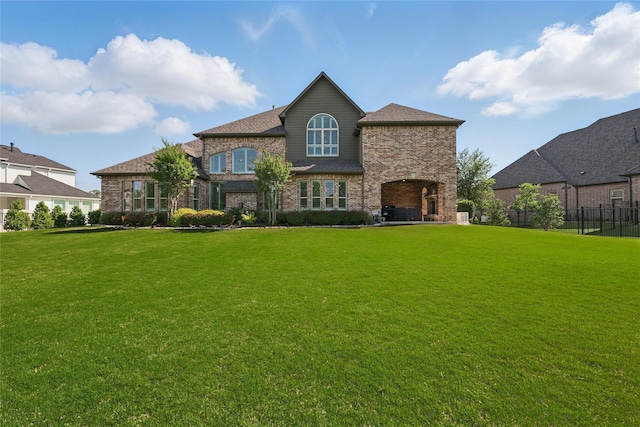 view of front facade with fence and a front yard