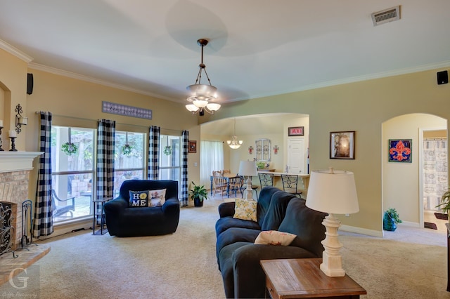 living area with visible vents, arched walkways, carpet floors, crown molding, and a chandelier