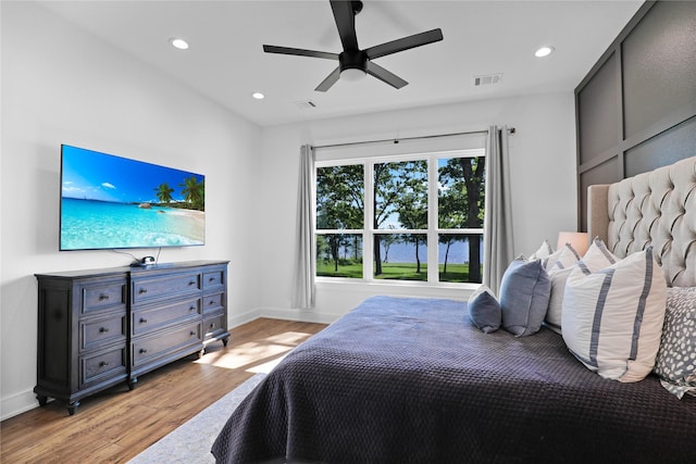 8919 Southern Shore Ct, Kemp, TX 75143 - bedroom featuring visible vents, recessed lighting, and light wood-style floors