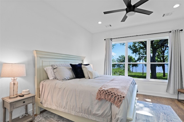 8919 Southern Shore Ct, Kemp, TX 75143 - bedroom featuring recessed lighting, vaulted ceiling, wood finished floors, and visible vents