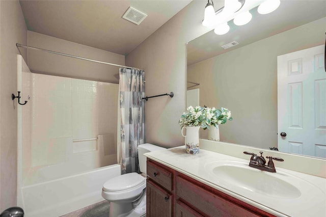 full bath featuring toilet, visible vents, shower / tub combo with curtain, and vanity