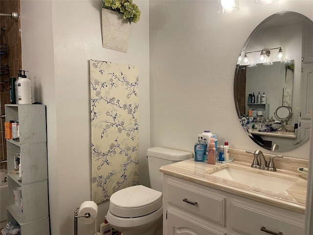 full bath featuring toilet, a shower with curtain, and vanity