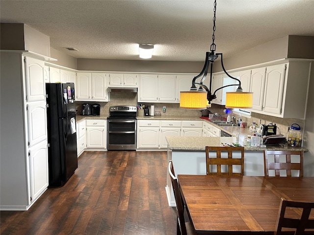 kitchen with dark wood-style floors, a sink, freestanding refrigerator, range with two ovens, and a peninsula