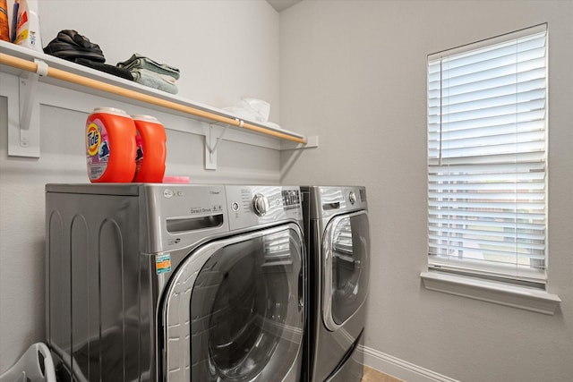 351 Evening Fire Dr, Waxahachie, TX 75167 - clothes washing area with washing machine and dryer, baseboards, and laundry area