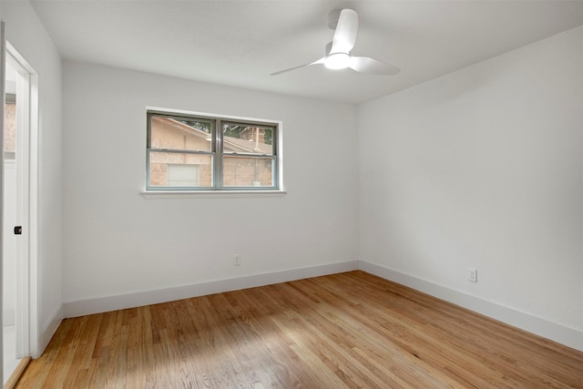 unfurnished room featuring light wood-style flooring, baseboards, and ceiling fan