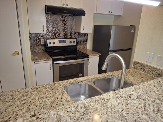 4859 Cedar Springs Rd Unit 358, Dallas, TX 75219 - kitchen with appliances with stainless steel finishes, under cabinet range hood, a sink, decorative backsplash, and white cabinetry