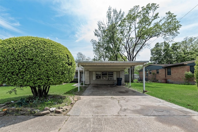 view of front of property with a front lawn, driveway, and a carport