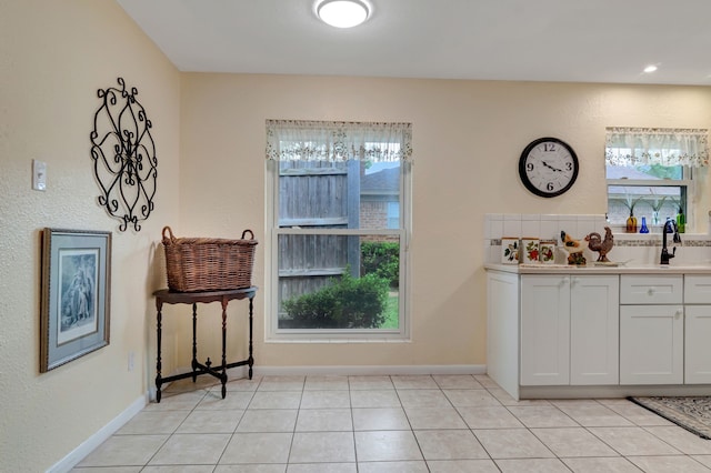 1806 Elm Crest Dr, Arlington, TX 76012 - dining space featuring light tile patterned floors and baseboards