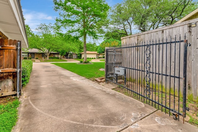 1806 Elm Crest Dr, Arlington, TX 76012 - view of gate