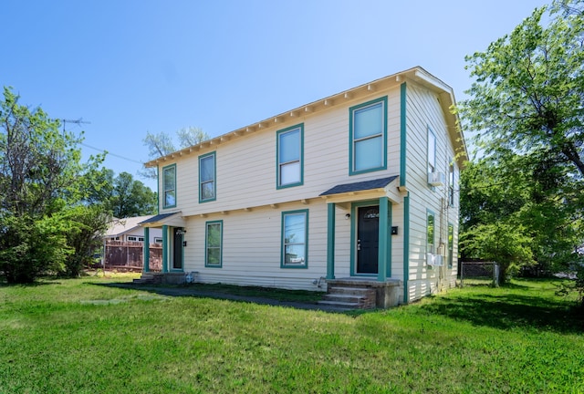 view of front of home featuring a front lawn and fence