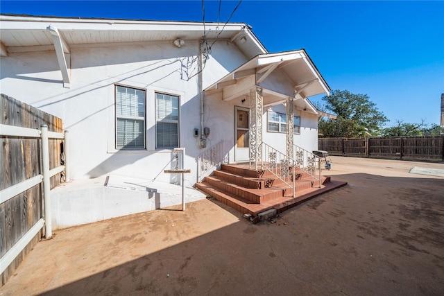 602 E Beauregard St, Rotan, TX 79546 - back of house with stucco siding, fence, and a patio