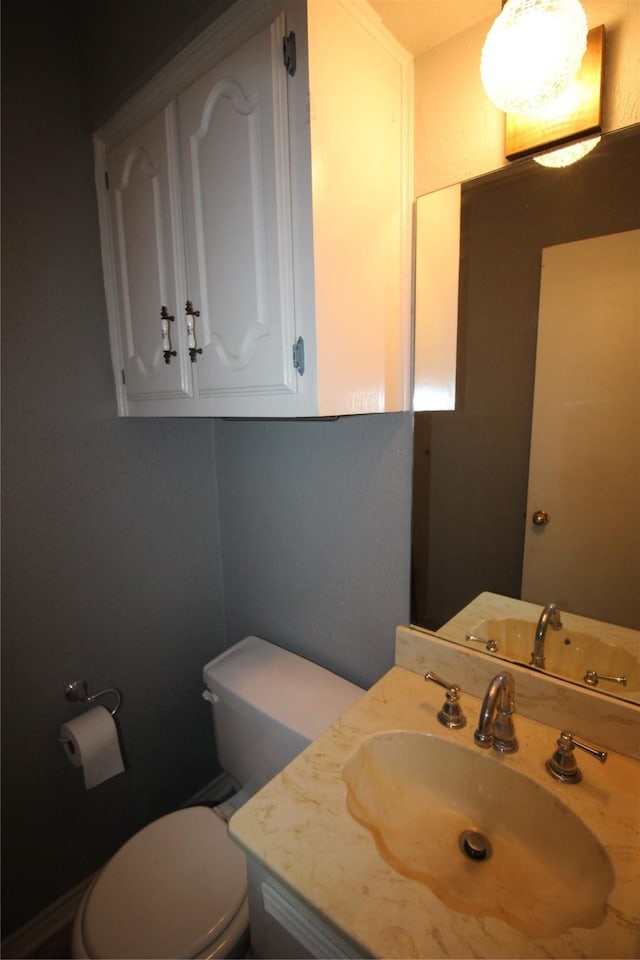 634 Ray Ave, Desoto, TX 75115 - bathroom featuring toilet and vanity